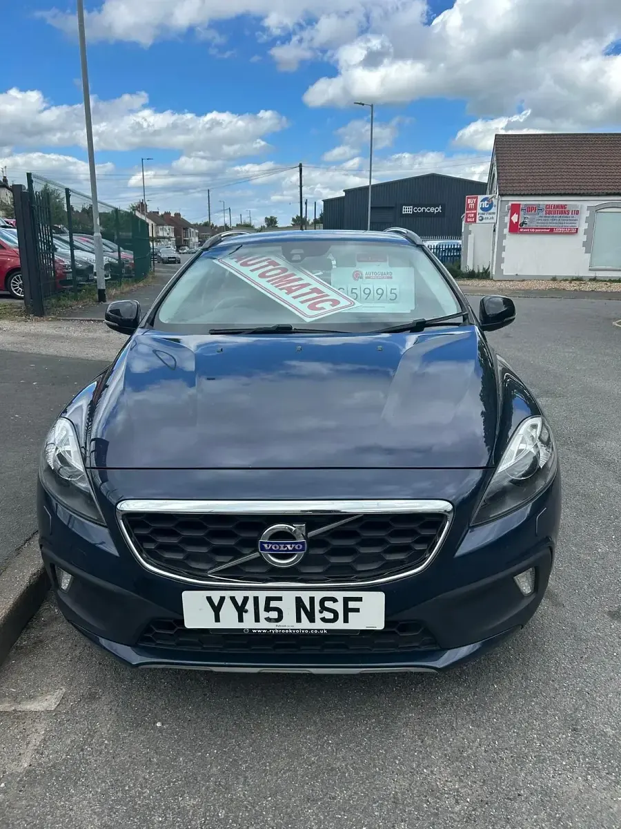 Used Volvo V40 2015 Blue Hatchback