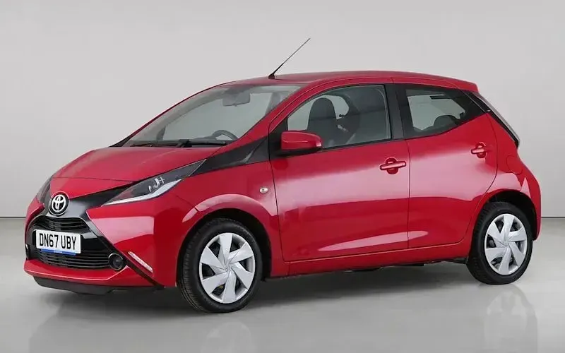 Used Toyota Aygo X-play 69 HP (50 kW) 2017 Red Hatchback