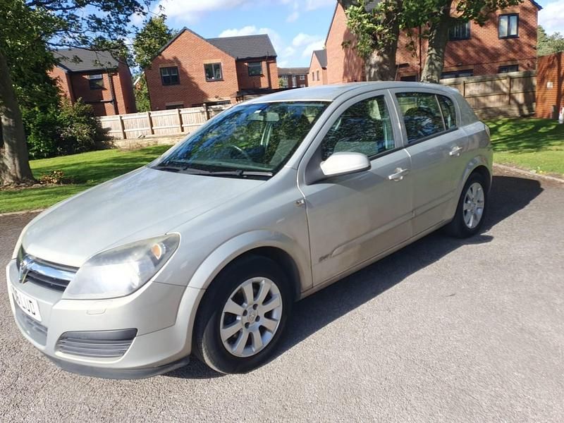 Silver Used 2006 Vauxhall Astra Club Hatchback | £995 (Fair price) - Image 1/4