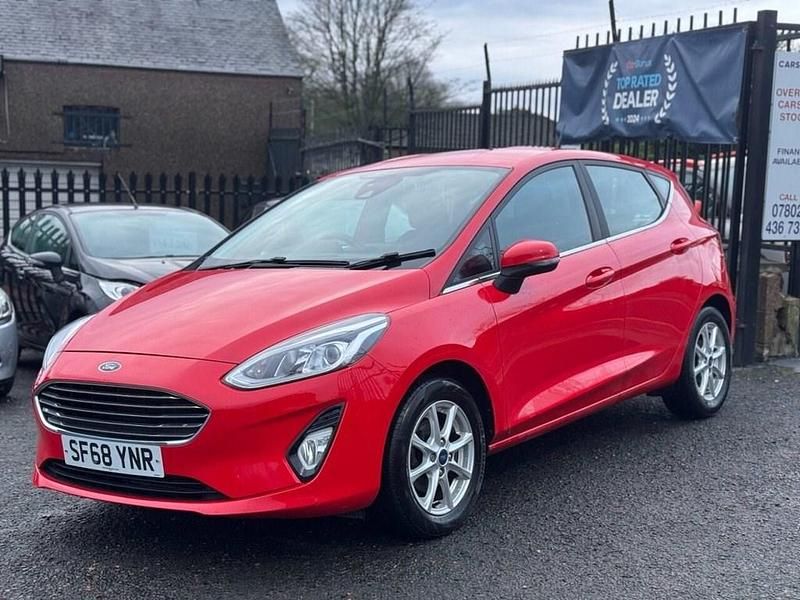 Used Ford Fiesta Zetec 85 HP (62 kW) 2018 Red Hatchback