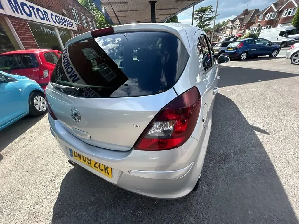 Begagnad Vauxhall Corsa 2009 Silver Halvkombi