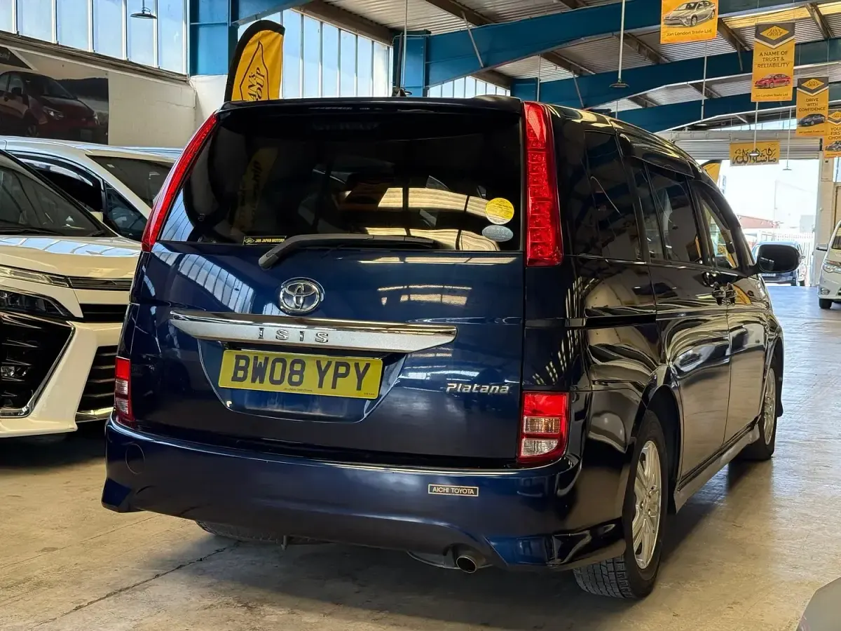 Used Toyota Isis 2025 Blue MPV
