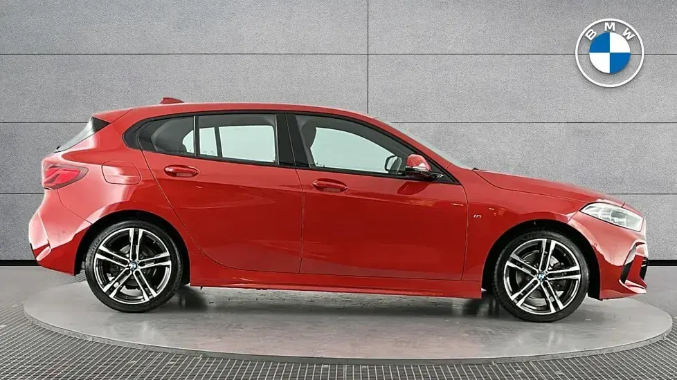 Used BMW 118 M Sport 134 HP (98 kW) 2023 Red Hatchback
