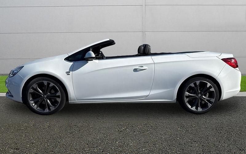 Used Vauxhall Cascada Elite 140 HP (102 kW) 2016 White Cabriolet
