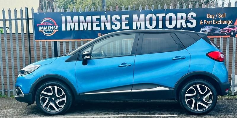 Used Renault Captur Dynamique 90 HP (66 kW) 2016 Blue/black SUV