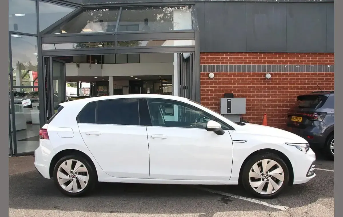 Used VW Golf VIII Style 147 HP (108 kW) 2020 White Hatchback