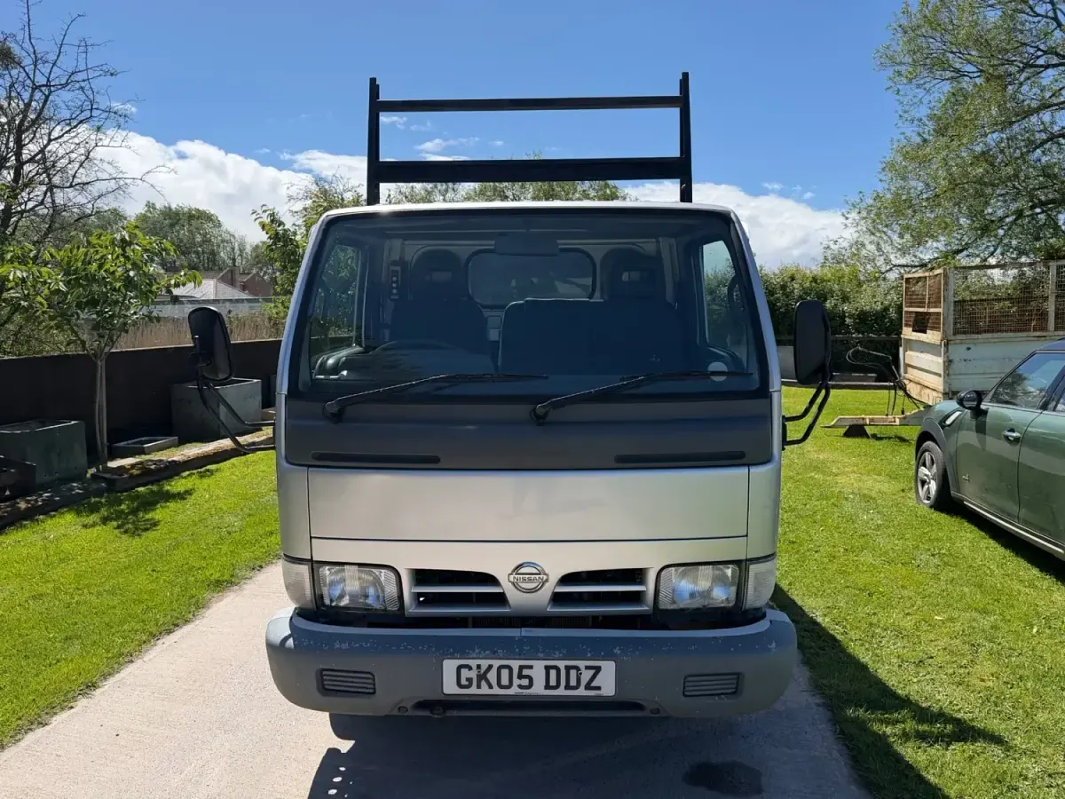 Gebraucht Nissan Cabstar 2005 Silber Pickup