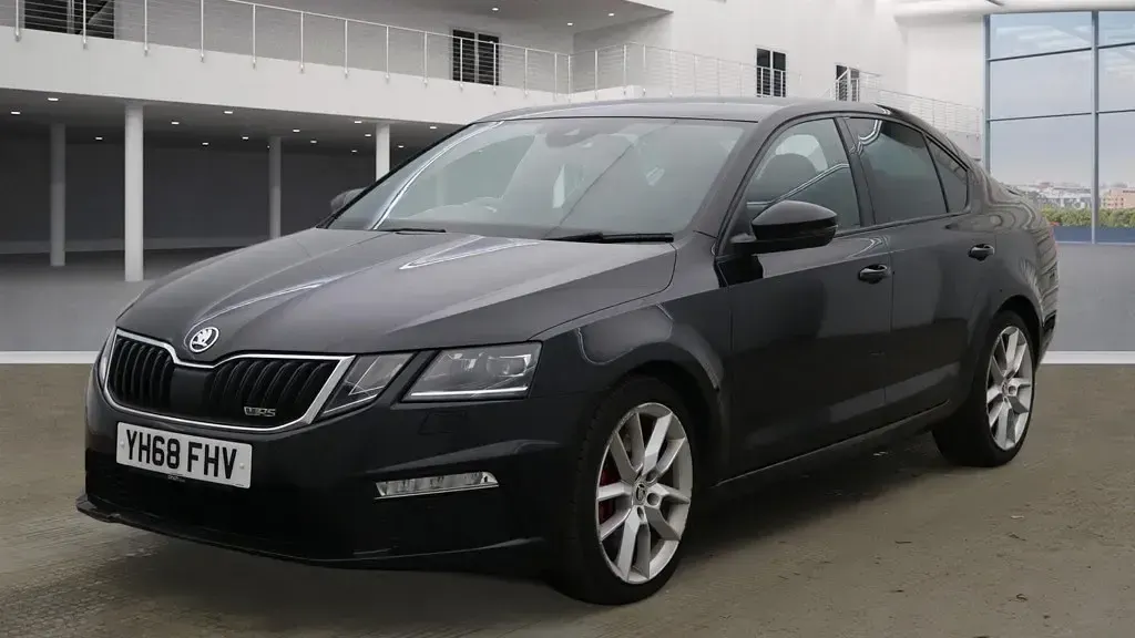 Usado Skoda Octavia vRS 230 HP (169 kW) 2018 Preto Citadino