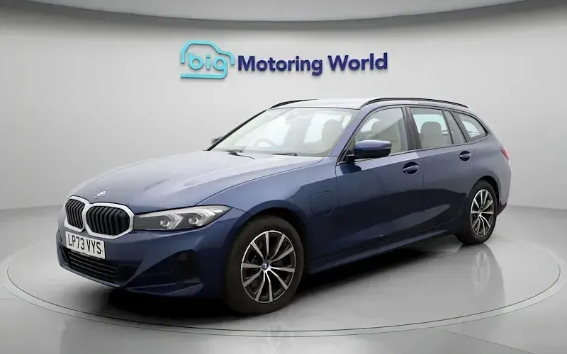 Used BMW 330e Sport Line 292 HP (214 kW) 2024 Blue Estate
