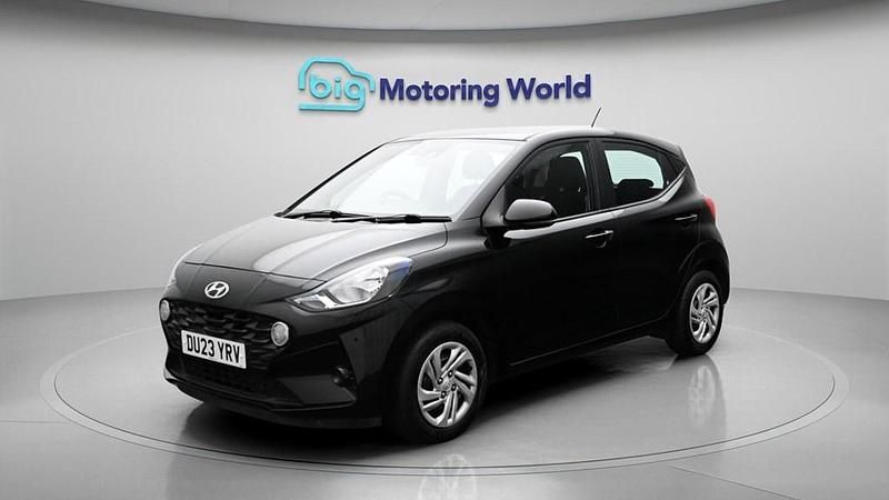 Used Hyundai i10 SE 67 HP (49 kW) 2023 Black Hatchback
