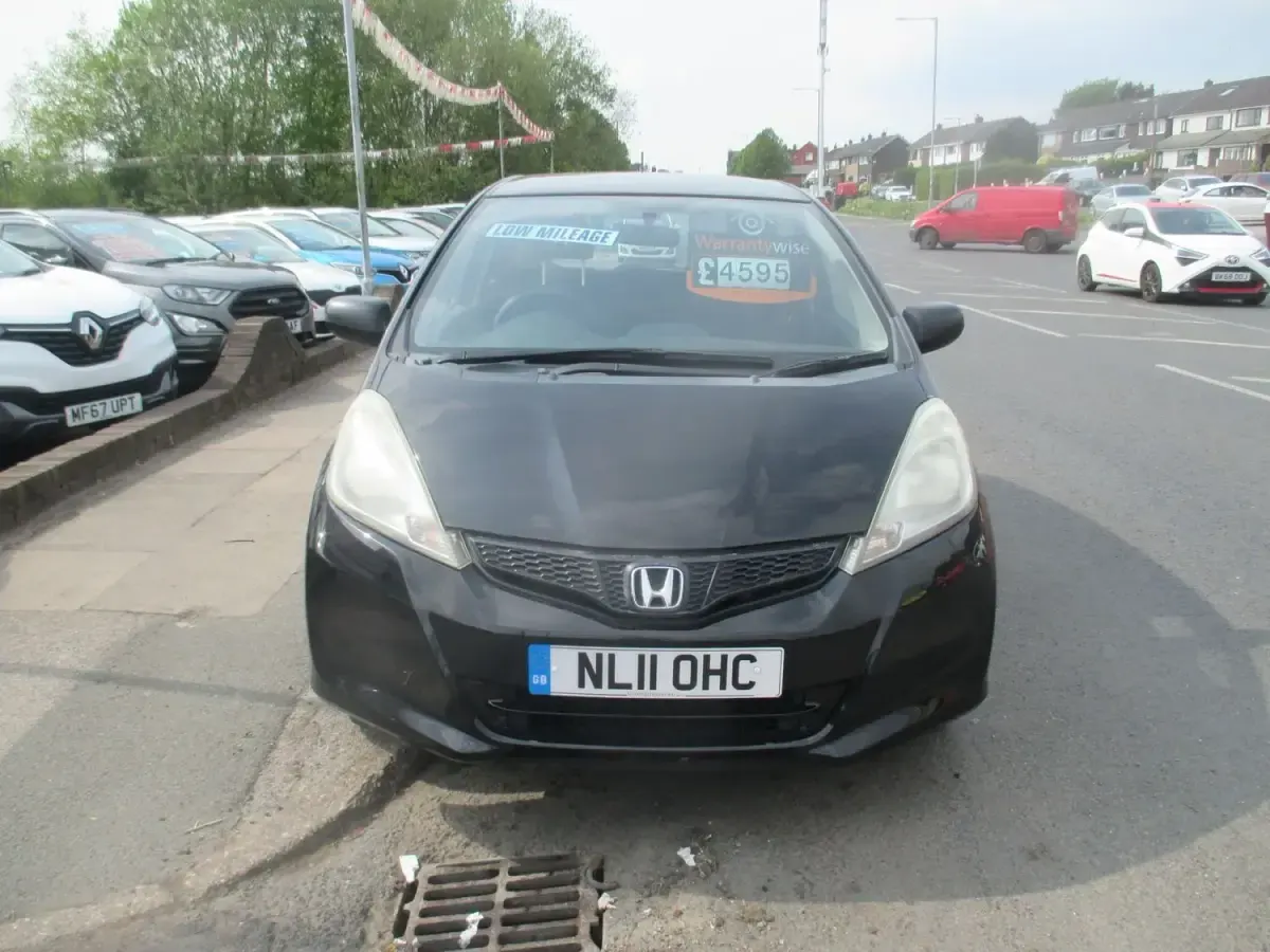 Second-hand Honda Jazz S 90 CP (66 kW) 2011 Negru Hatchback