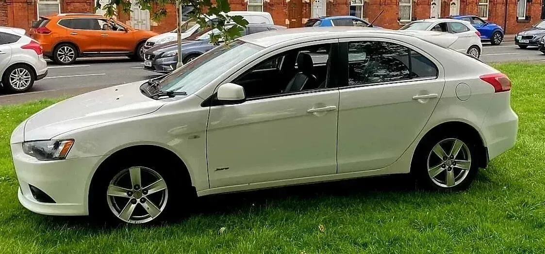 Used Mitsubishi Lancer 140 HP (102 kW) 2010 White Hatchback