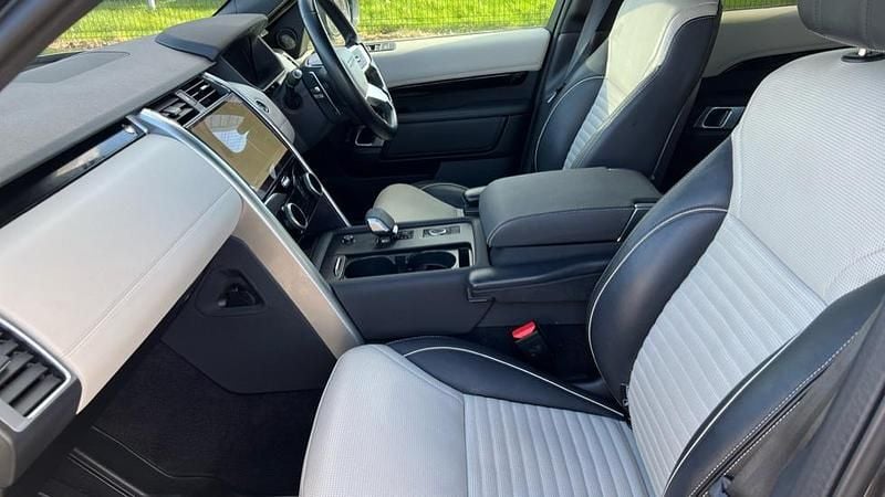 Used Land Rover Discovery 5 HSE Dynamic 300 HP (220 kW) 2023 Premium metallic  carpathian grey SUV