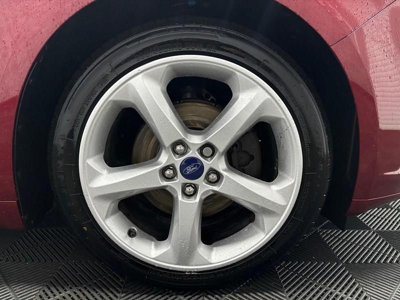 Used Ford Mondeo Titanium 2016 Red Hatchback