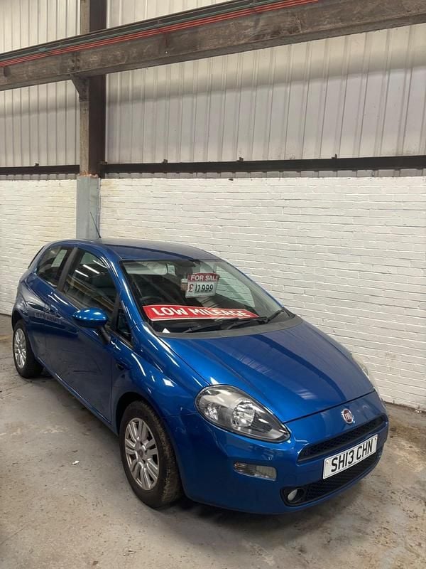 Used Fiat Punto Easy 77 HP (56 kW) 2013 Blue Hatchback