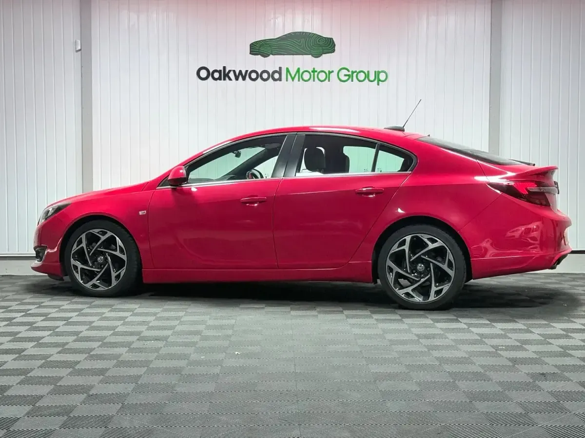 Used Vauxhall Insignia Edition 170 HP (125 kW) 2017 Red Hatchback