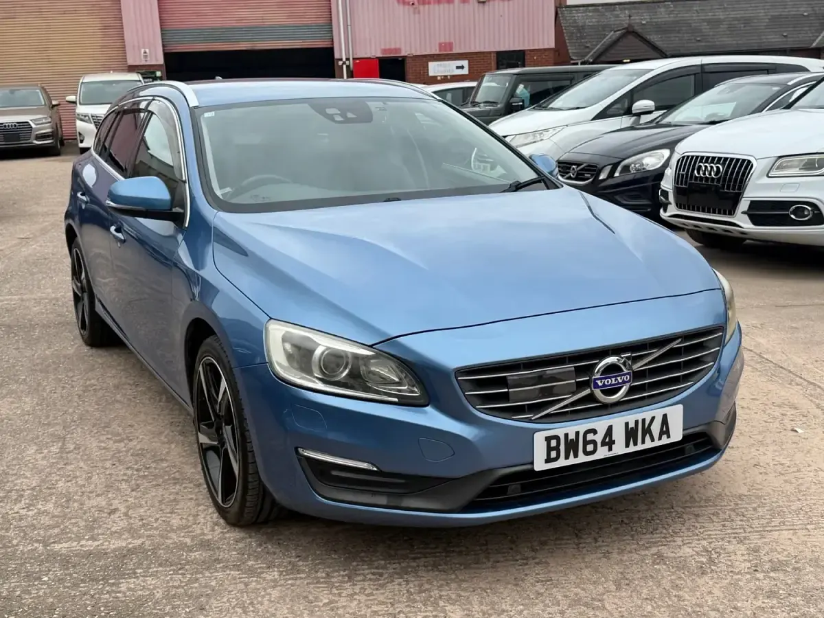 Usado Volvo V60 150 HP (110 kW) 2014 Azul Carrinha