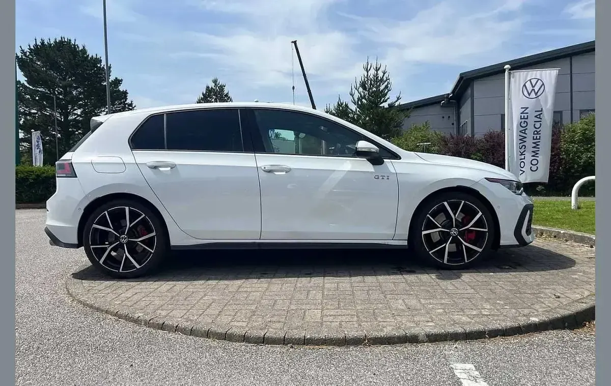 Used VW Golf VIII GTI 261 HP (191 kW) 2025 White Hatchback