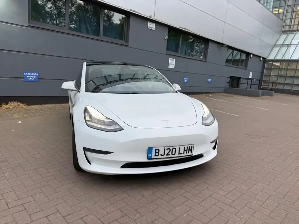 Usado Tesla Model 3 Long Range AWD 77 kW (106 HP) 2020 Branco Sedan