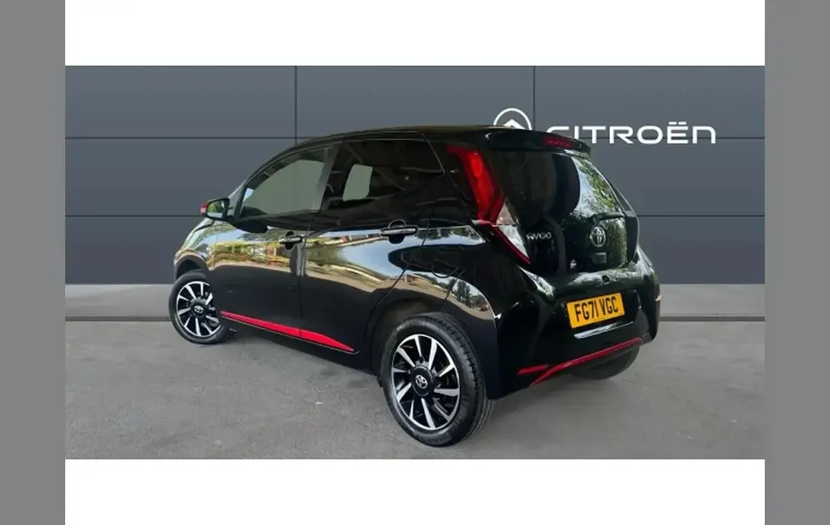 Used Toyota Aygo Trend 71 HP (52 kW) 2022 Black Hatchback