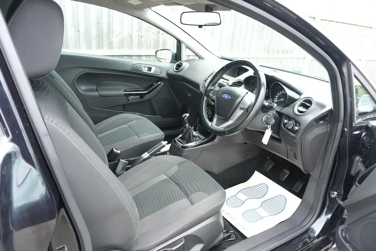Used Ford Fiesta Zetec 75 HP (55 kW) 2013 Black Hatchback