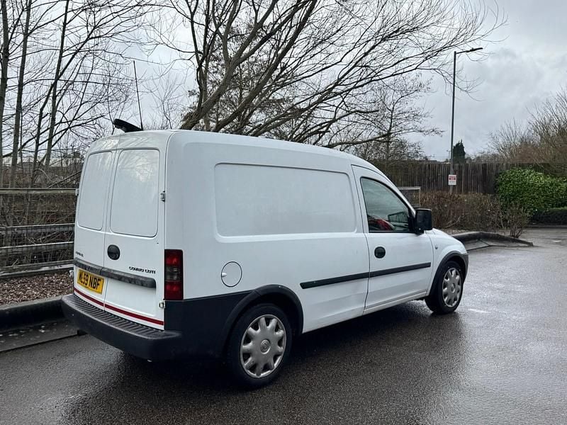 Used Vauxhall Combo 75 HP (55 kW) 2009 White MPV