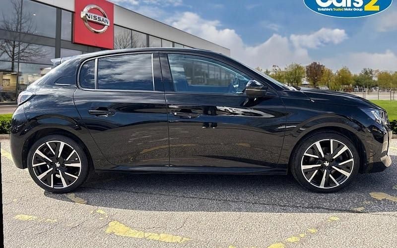 Usado Peugeot 208 Allure Premium 102 HP (75 kW) 2022 Citadino