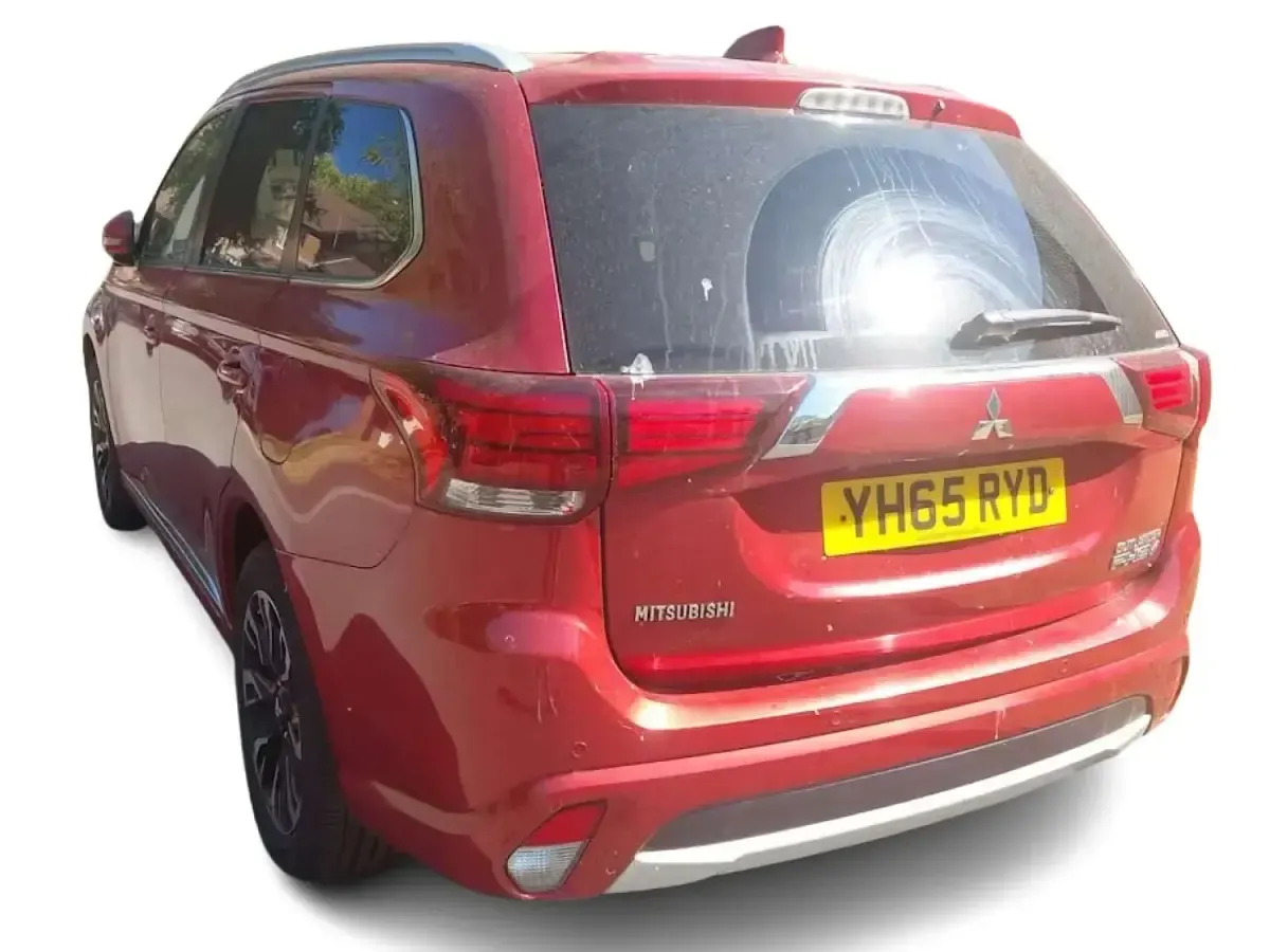 Used Mitsubishi Outlander P-HEV 200 HP (147 kW) 2015 Red SUV