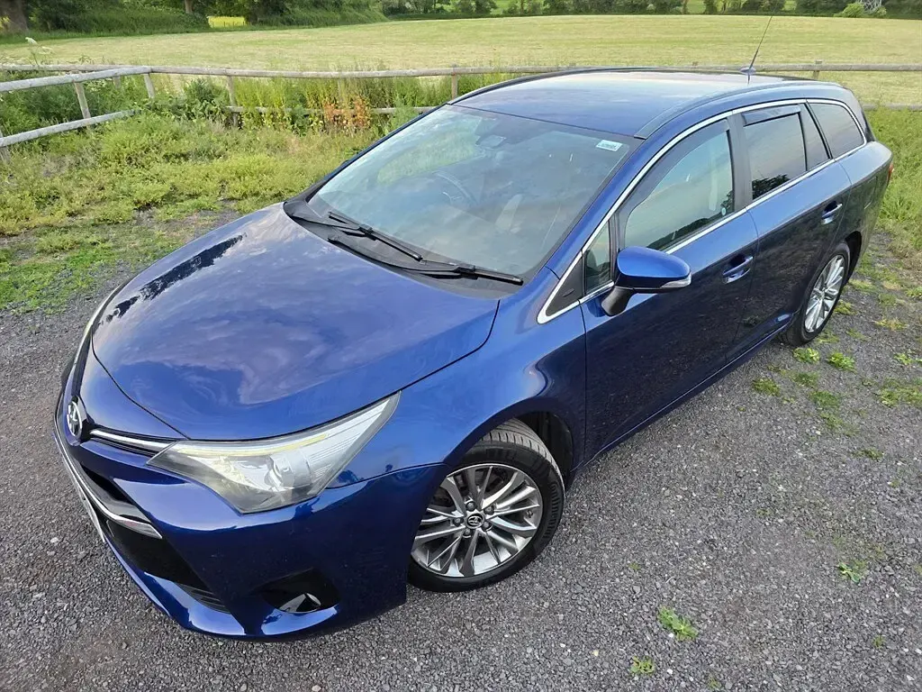 Second-hand Toyota Avensis Business Edition 2016 Albastru Break