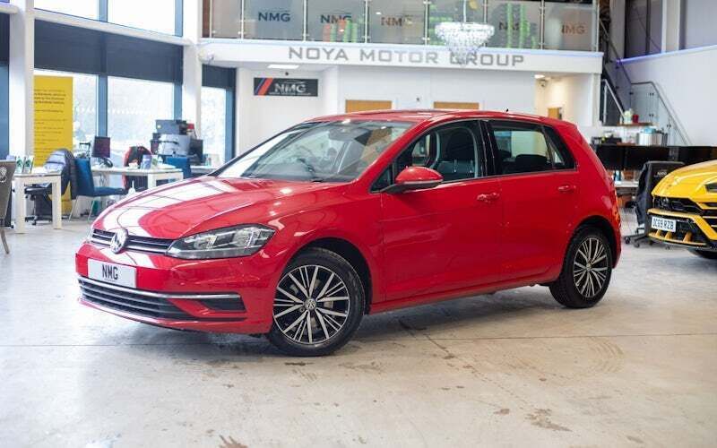 Red Used 2018 VW Golf VII SE Hatchback | £9,349 (Good price) - Image 1/4