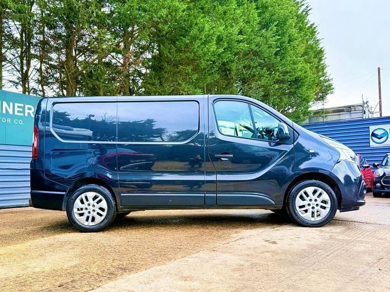 Used Renault Trafic 2019 Black MPV
