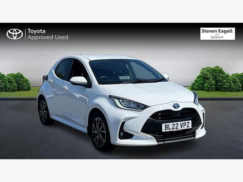 White Used 2022 Toyota Yaris Hybrid Design Hatchback | £16,601 (Fair price) - Image 1/3