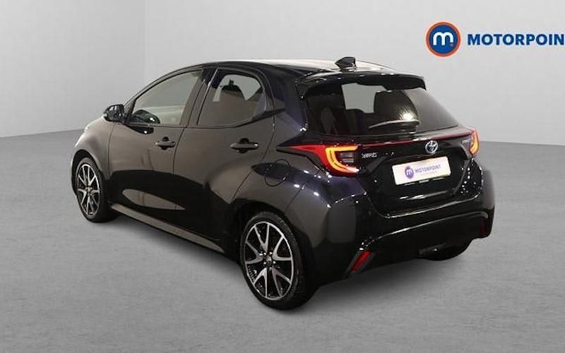 Used Toyota Yaris Hybrid 116 HP (85 kW) 2021 Black Hatchback