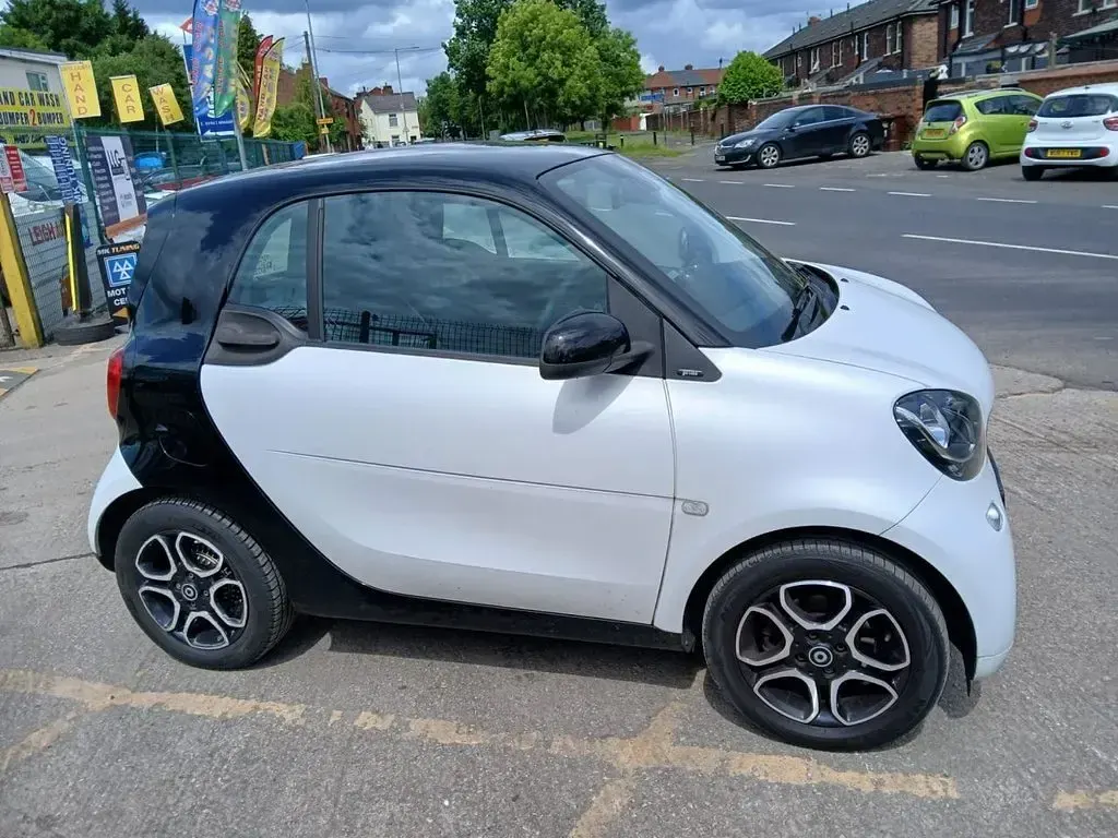 Used Smart ForTwo Coupé Premium 71 HP (52 kW) 2016 White Coupe