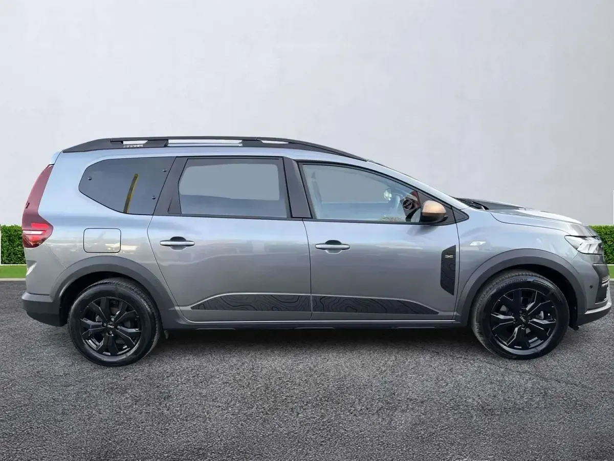 Używany Dacia Jogger Extreme 140 KM (102 kW) 2024 Szary Minivan