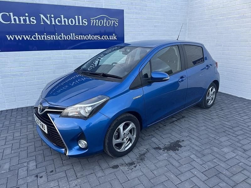 Blue Used 2017 Toyota Yaris Hybrid Hatchback | £12,995 (Fair price) - Image 1/4
