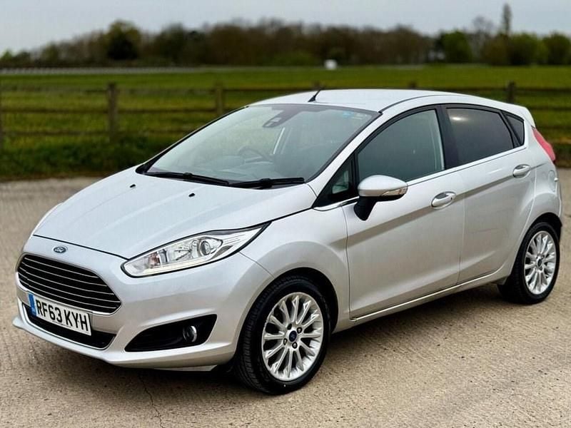 Used Ford Fiesta Titanium X 125 HP (91 kW) 2013 Silver Hatchback