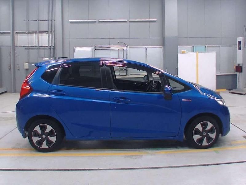Used Honda Fit Hybrid 137 HP (100 kW) 2016 Blue Hatchback