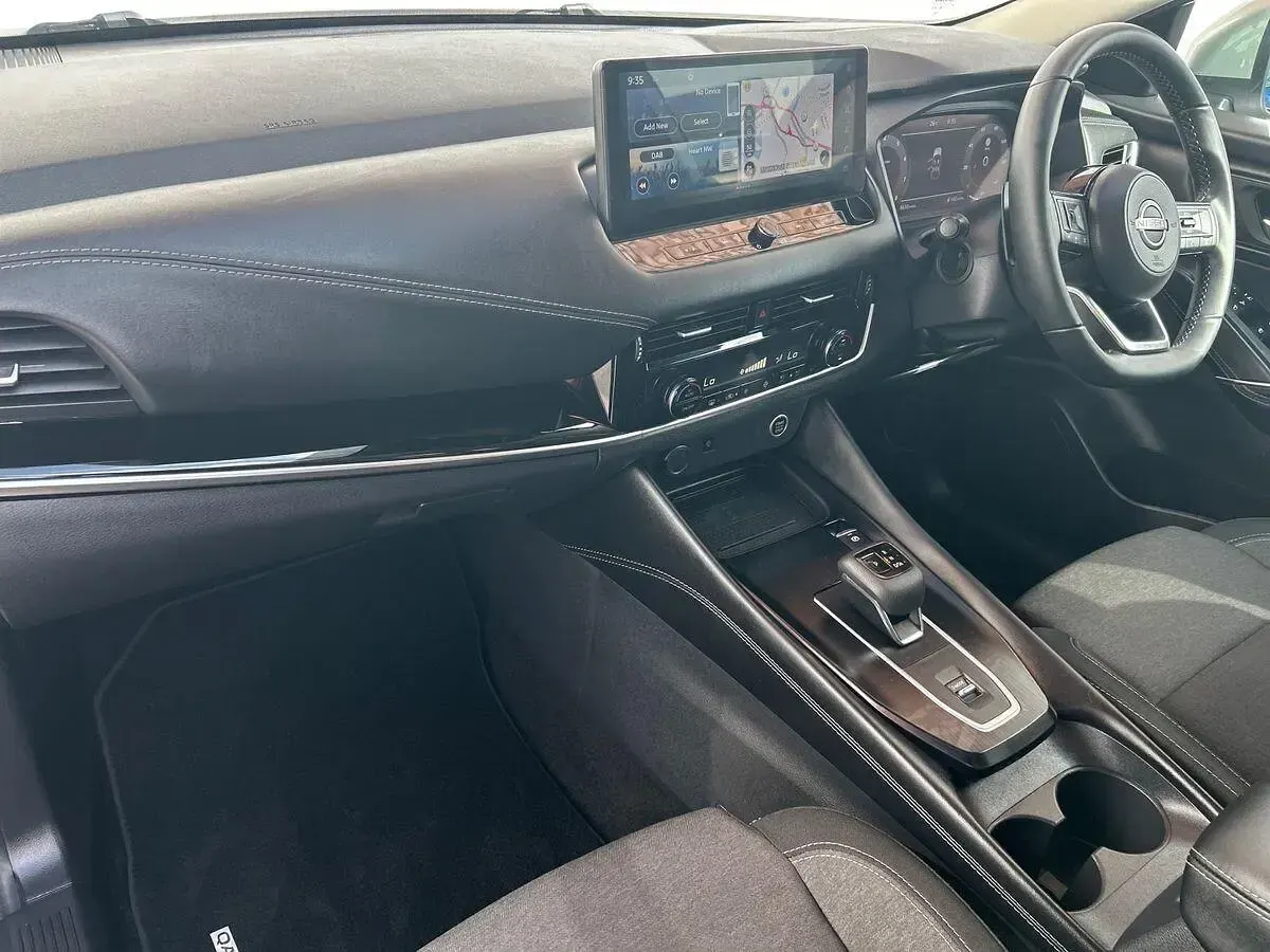 Used Nissan Qashqai N-Connecta 158 HP (116 kW) 2022 Silver SUV