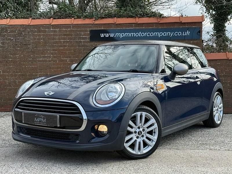 Usado Mini Cooper D Hatch 116 HP (85 kW) 2017 Azul Citadino