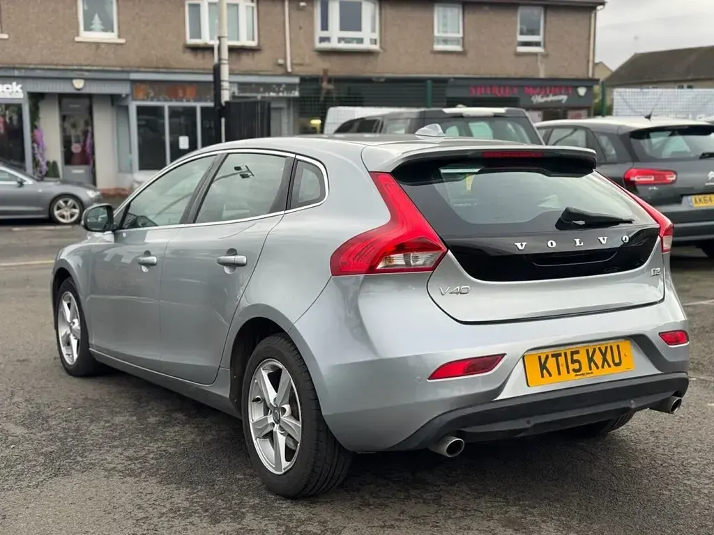 Used Volvo V40 SE 150 HP (110 kW) 2015 Silver Hatchback