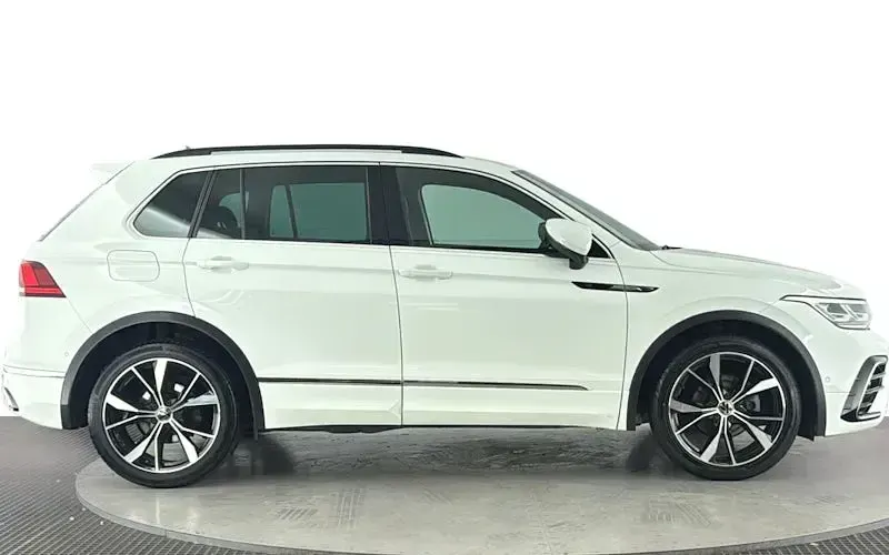 Usado VW Tiguan R-line 150 HP (110 kW) 2023 Branco SUV