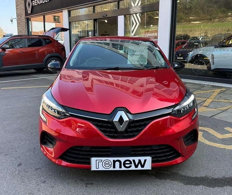 Used Renault Clio V Evolution 90 HP (66 kW) 2023 Flame red  Hatchback