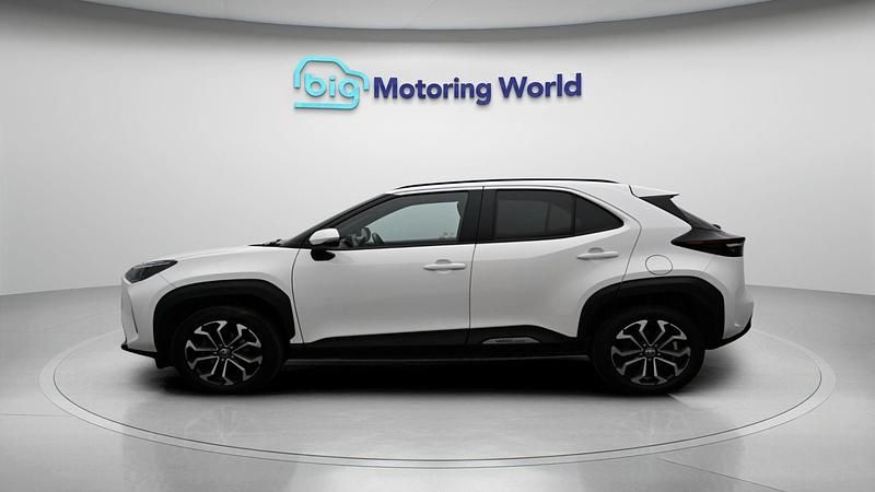 Used Toyota Yaris Hybrid Design 114 HP (83 kW) 2023 White Hatchback