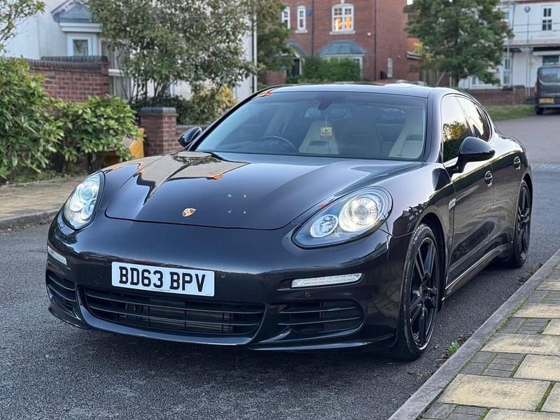 Used Porsche Panamera 250 HP (183 kW) 2013 Black Hatchback