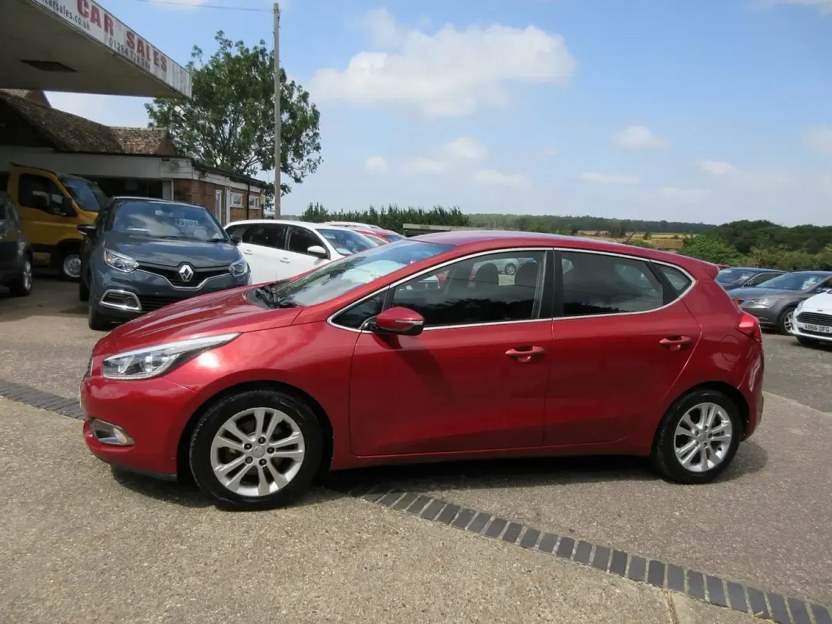 Used Kia Ceed 126 HP (92 kW) 2013 Red Hatchback