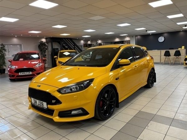 Tangerine scream Used 2016 Ford Focus ST Hatchback | £12,695 (A bit pricey) - Image 1/1