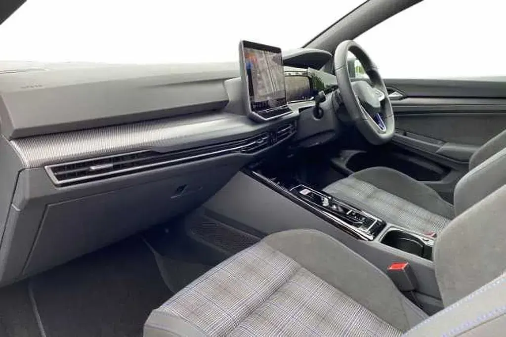 Used VW Golf VIII GTE 272 HP (200 kW) 2025
