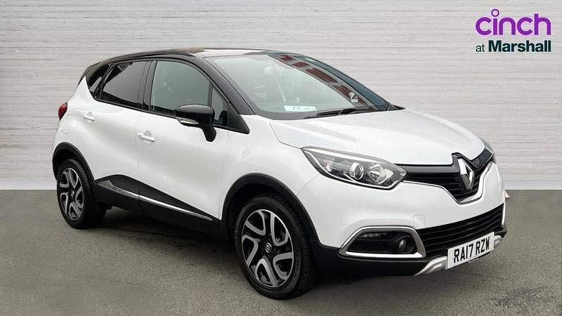 Used Renault Captur Iconic 120 HP (88 kW) 2017 White/black SUV