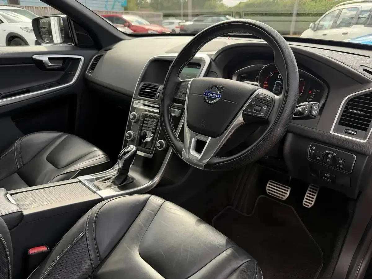 Used Volvo XC60 R-Design 215 HP (158 kW) 2014 Black SUV